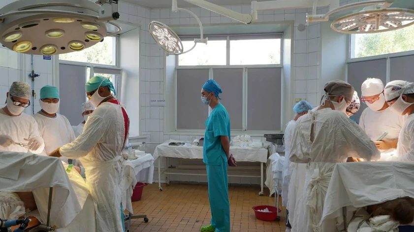 В барнаульской БСМП спасают пожилых с переломом шейки бедра