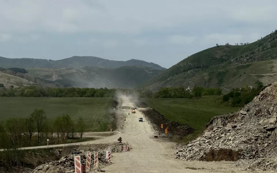 На трассе К-12 в Алтайском крае ограничили движение из-за буровзрывных работ