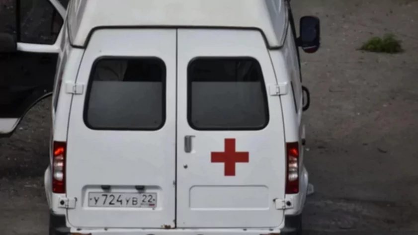 Скорая помощь в Бийске попала в аварию по дороге к ребенку