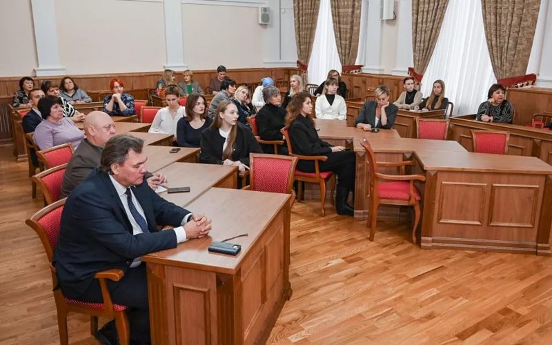 В Барнауле обсудили вербовку, наркотики и драки среди молодёжи