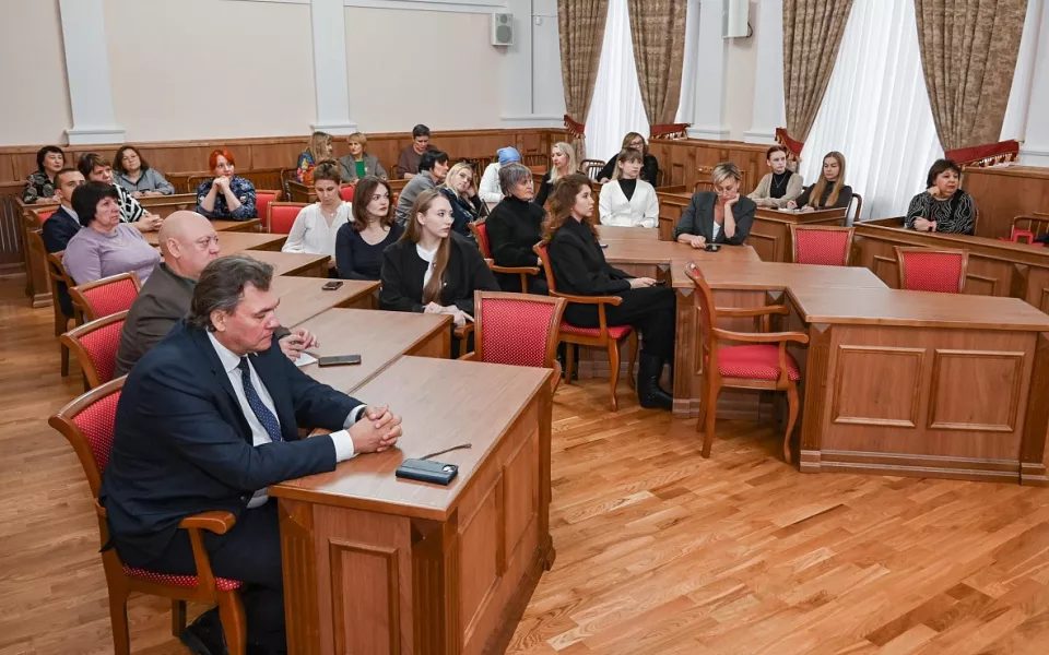 В Барнауле обсудили вербовку, наркотики и драки среди молодёжи