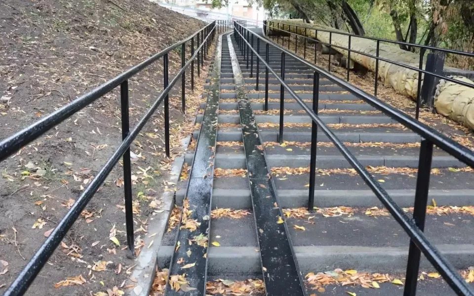 В Ленинском районе открыли лестницу между улицами Попова и Монтажников