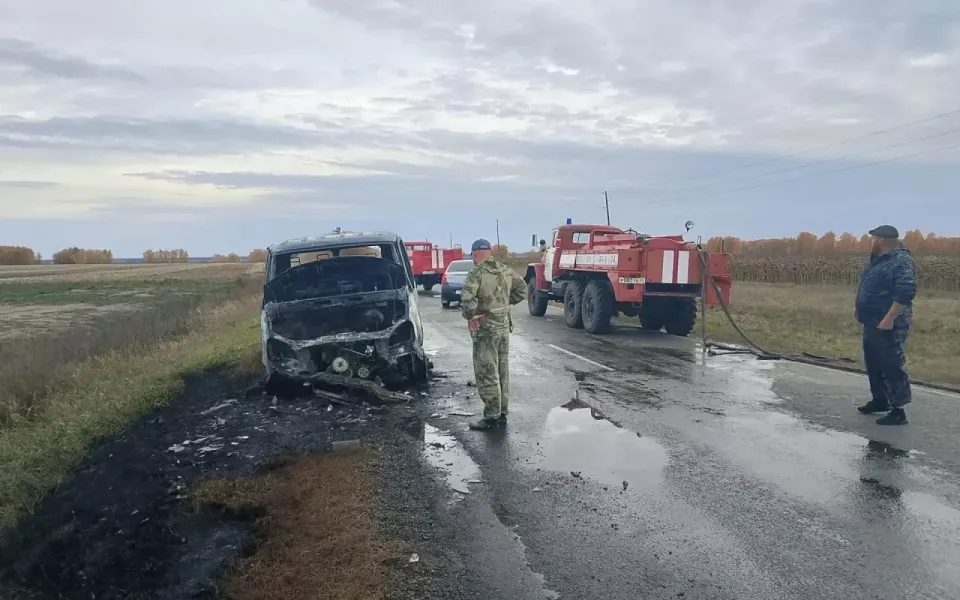 Молоковоз на газе загорелся на трассе Павловск — Колыванское