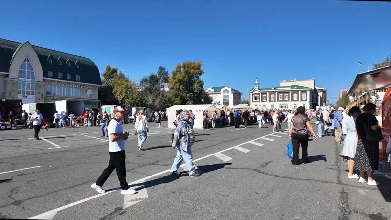 Более 5000 барнаульцев посетили первую Большую продовольственную ярмарку
