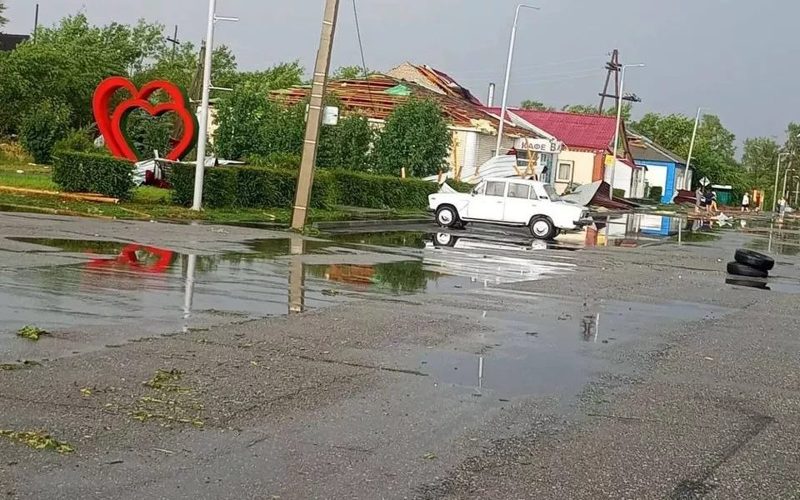 Ураганный ветер до 33 м/с накрывает Алтайский край
