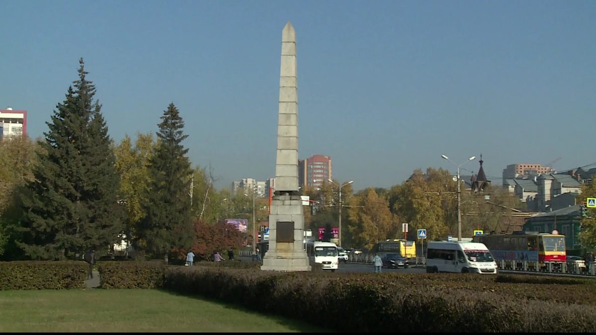В Барнауле установили первые блоки гранита для Демидовского обелиска