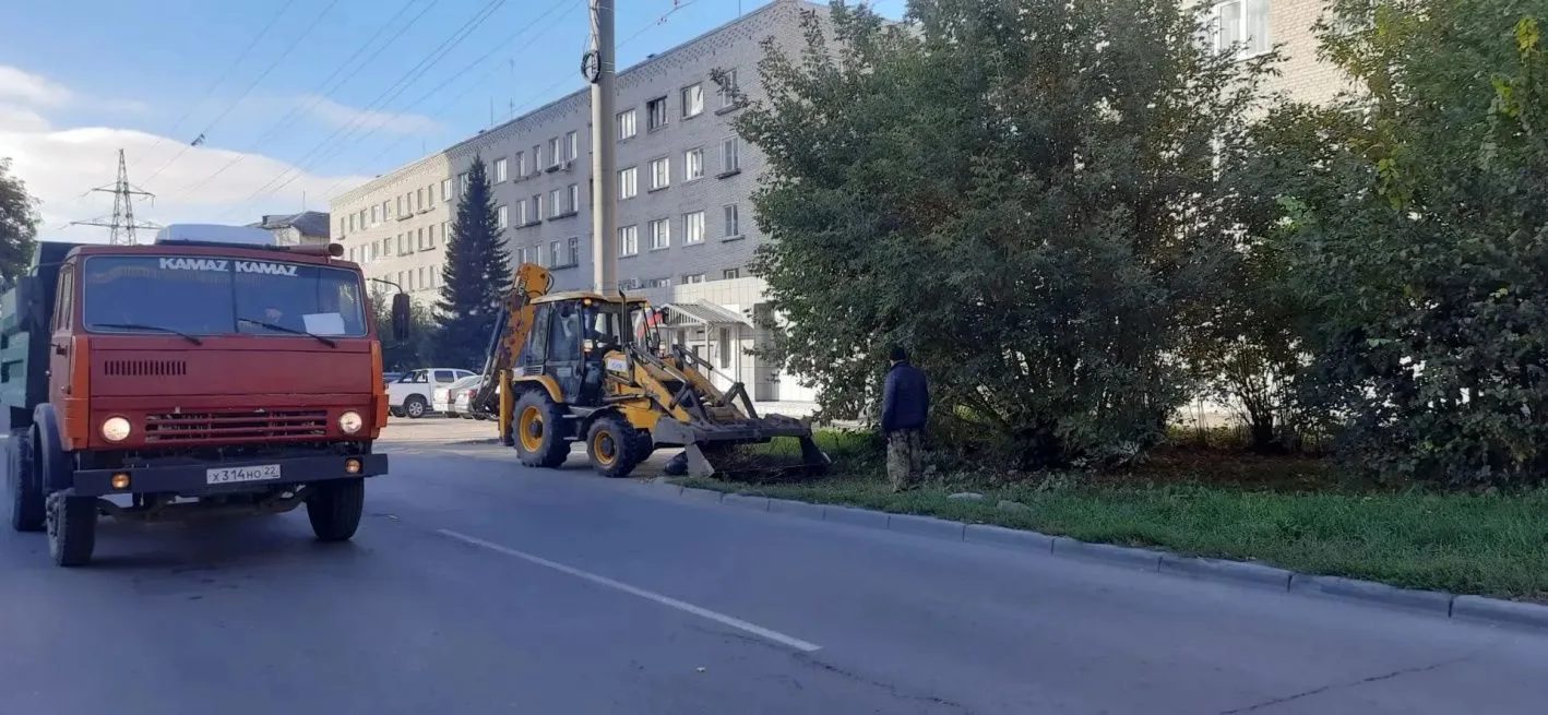 В Барнауле стартовал месячник осенней очистки и благоустройства