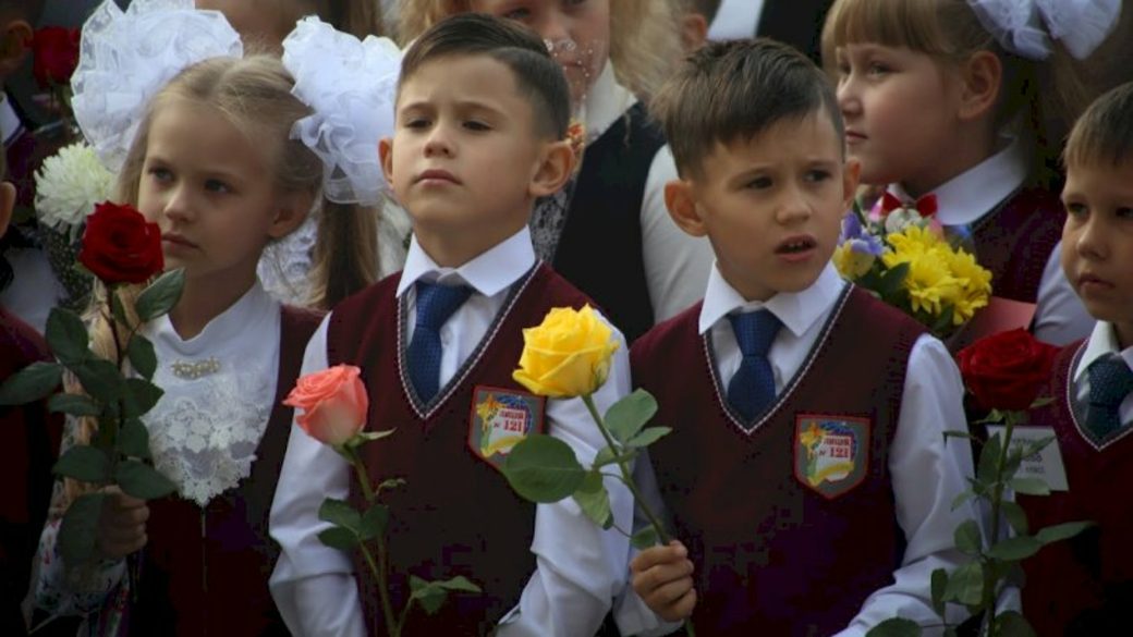 В Барнауле в 2026 году за парты сядут 7,5 тысячи первоклассников