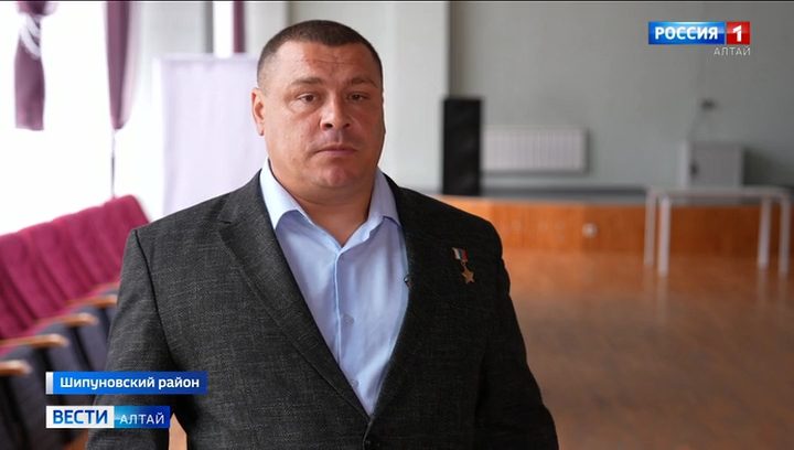 В Алейске и Шипуново показали фильм о танкисте Молчанове — Герое России