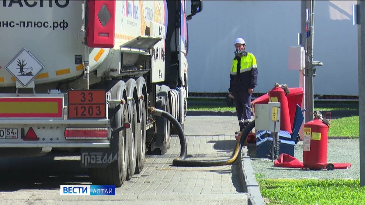 В мэрии Барнаула обсудили наличие топлива на АЗС