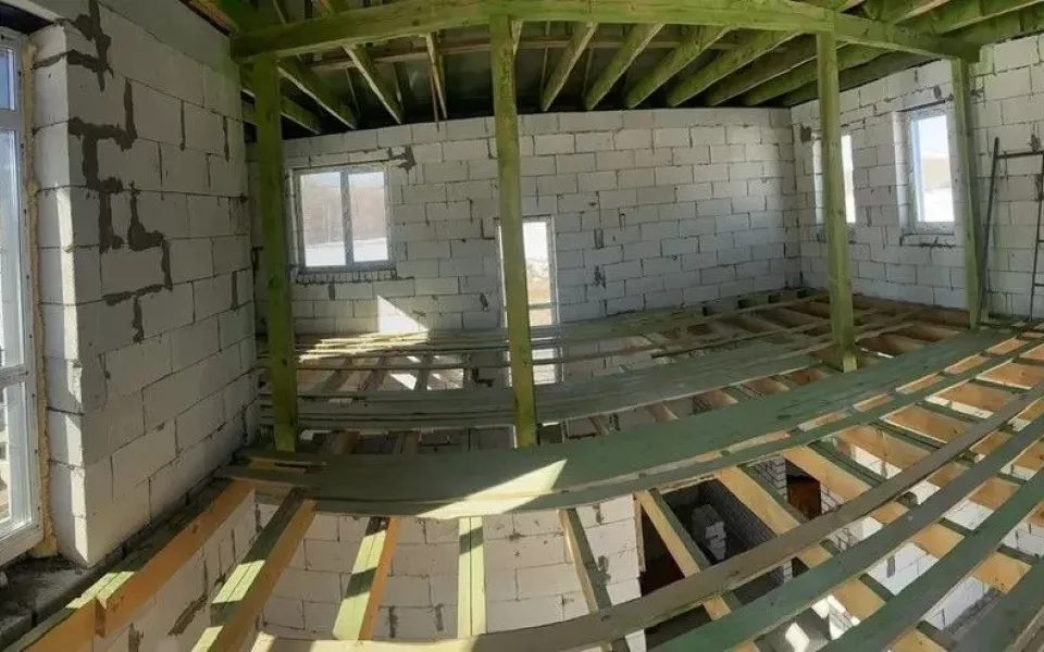 Руководителя ГК "Геометрия" обвинили в краже 42 млн рублей у восьми жителей края