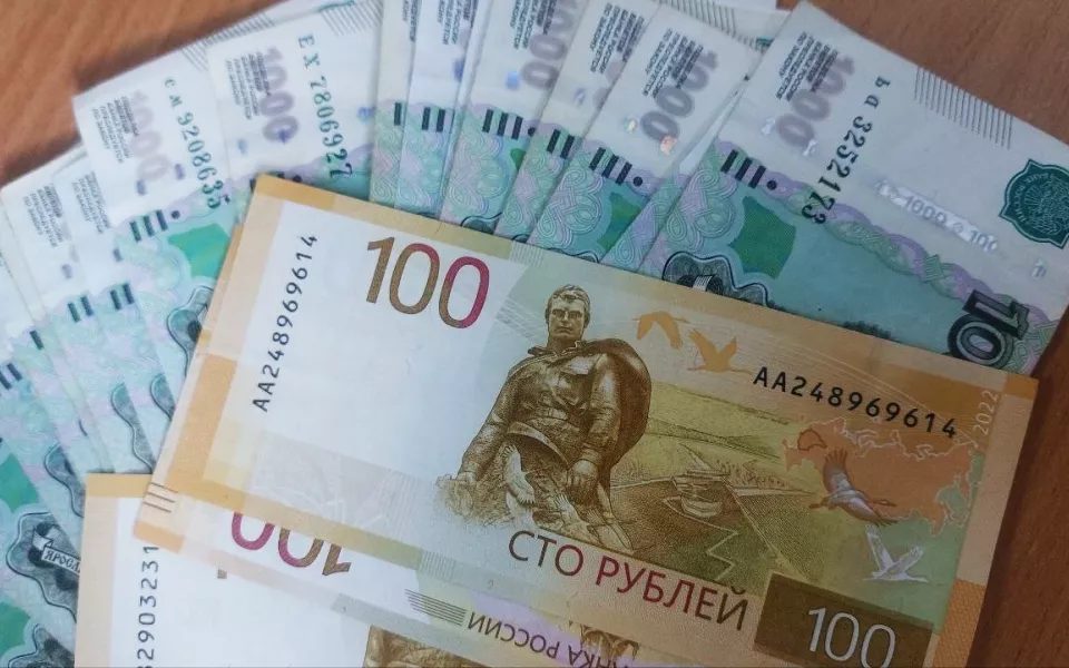 Новосибирца обвиняют в помощи мошенникам при краже у жительницы Барнаула почти 2 млн рублей