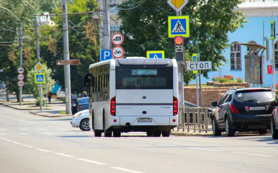 Перевозчики пожаловались главе города на проблемы с заправкой автобусов