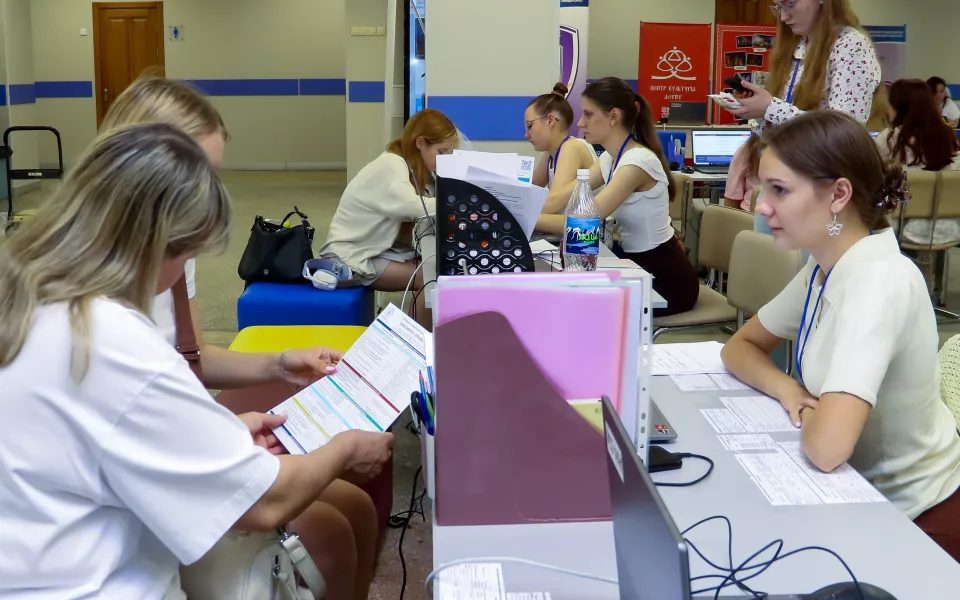 Алтайские вузы переживают рекордный наплыв абитуриентов
