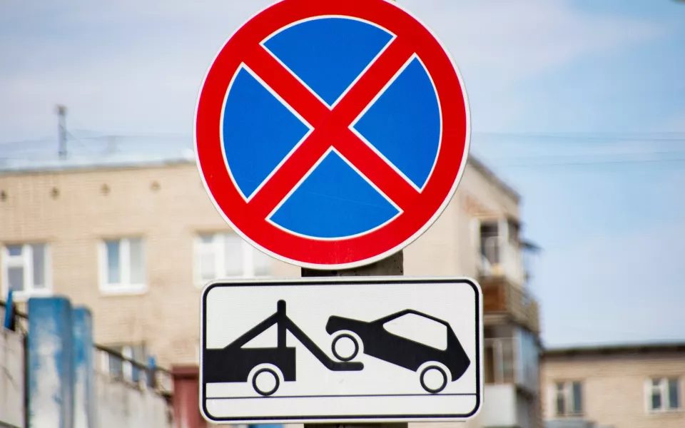 В Алтайском крае подорожала эвакуация и хранение автомобилей на штрафстоянках
