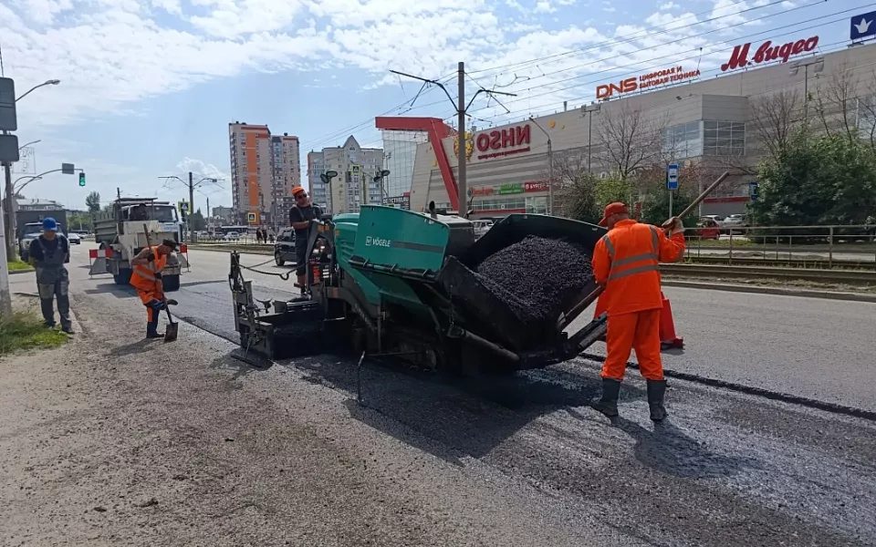 В Барнауле продолжают ремонтировать дорожную сеть города