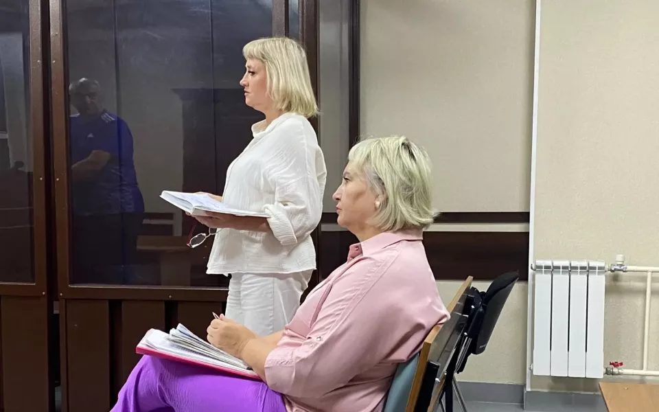 Суд начал допрашивать свидетелей по делу депутата АКЗС Клюшниковой
