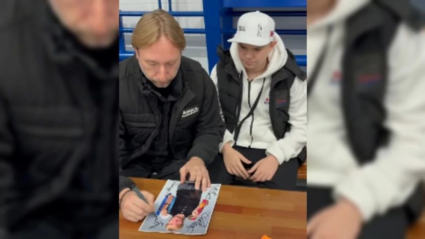 Барнаульский мальчик Данила встретился с Евгением Плющенко