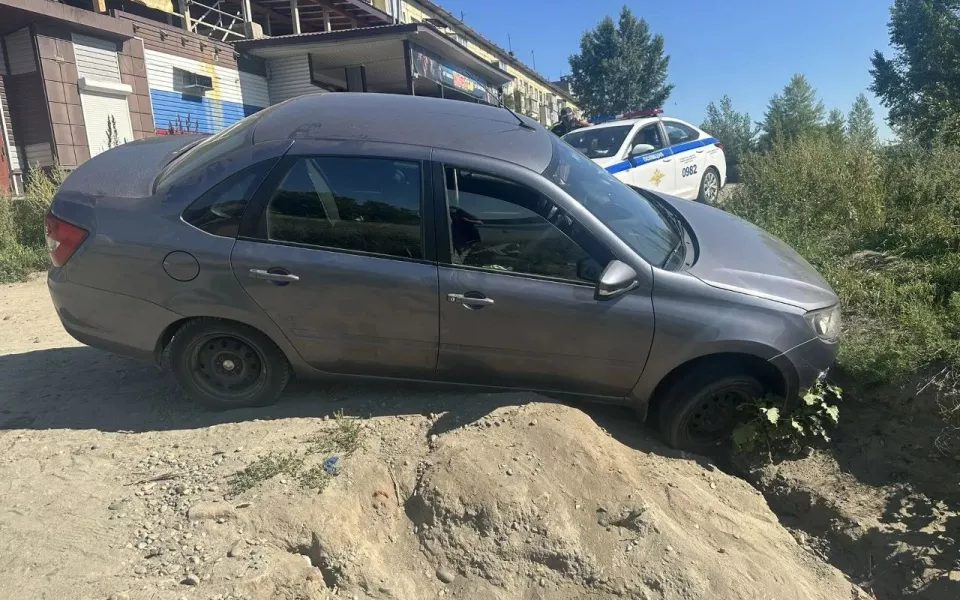 В Бийске водитель Lada Granta попытался скрыться после ДТП