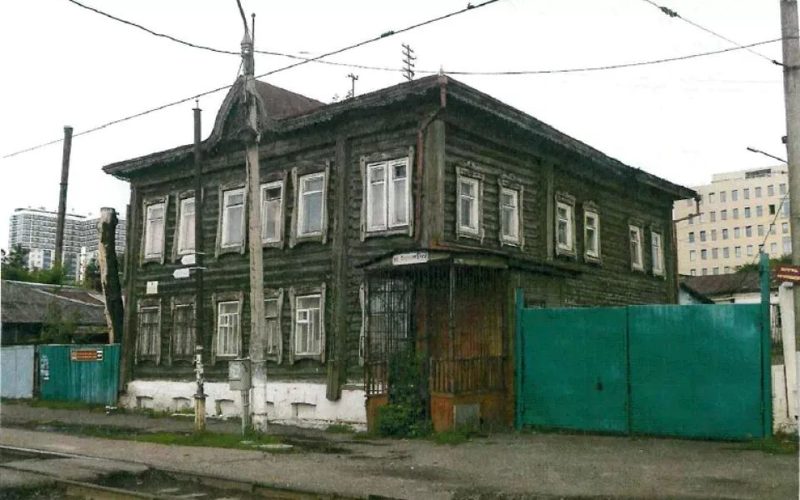 Деревянный дом на улице Анатолия выставили на аукцион за 8,6 млн рублей