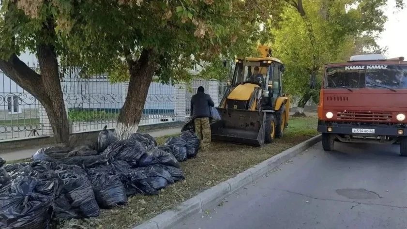 В Барнауле стартовал месячник осенней очистки и благоустройства