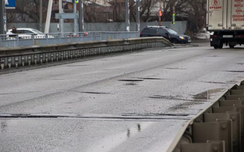 Мост на Челюскинцев потребуют привести в порядок