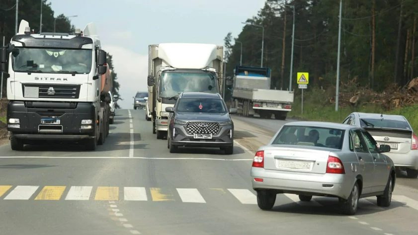 Пробка почти на 5 км встала на шоссе Ленточный Бор из-за ремонта