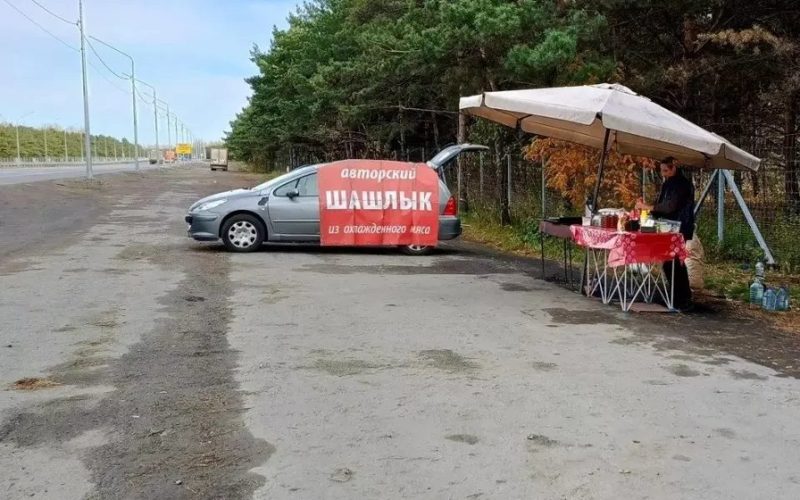 В Барнауле решают проблему незаконной торговли на Правобережном тракте