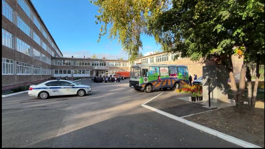 В барнаульских школах учат детей правилам безопасности на дороге