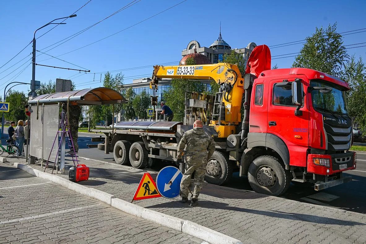 На проспекте Ленина начинают менять остановочные павильоны
