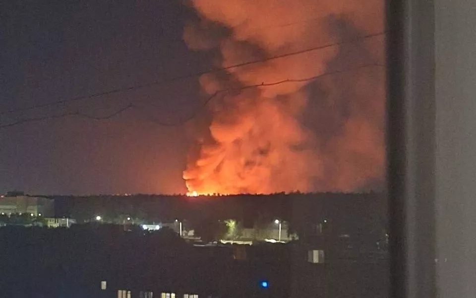 В Барнауле ночью сгорел частный дом на улице Геодезической