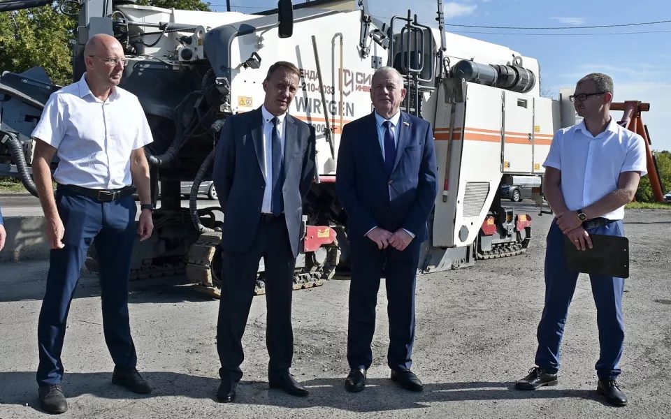 На улице Парфенова начался ремонт дороги на въезде в Барнаул