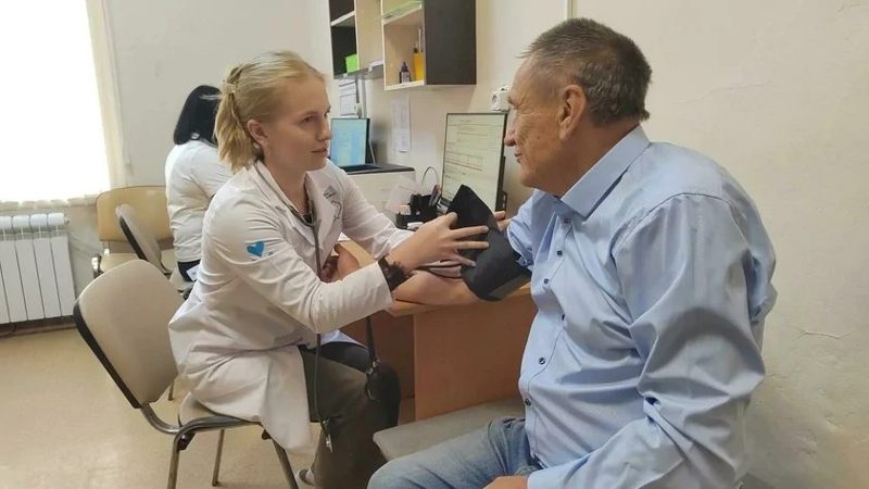 Как край держит молодых врачей: зарплаты, жилье и наставники