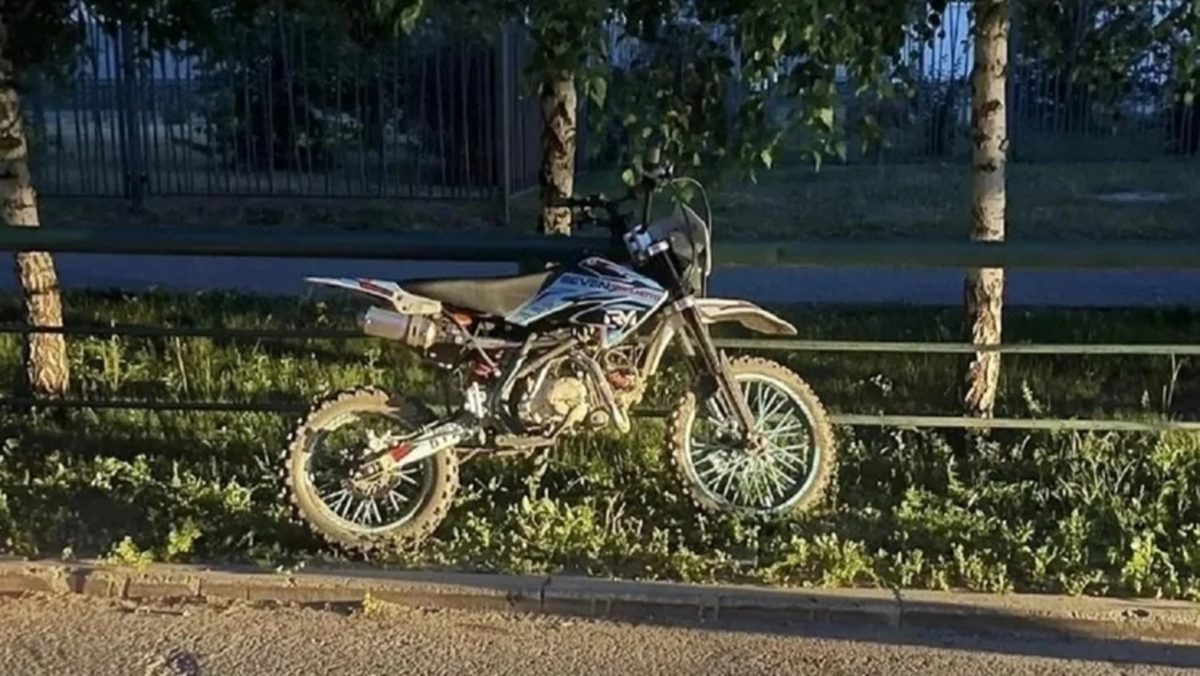 В Барнауле две девушки пострадали в ночной аварии на мотоцикле