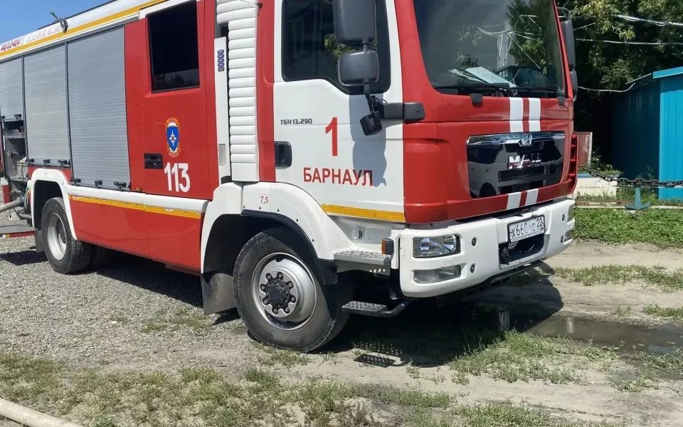 При пожаре в гаражных боксах на Дамбе погиб пожилой барнаулец