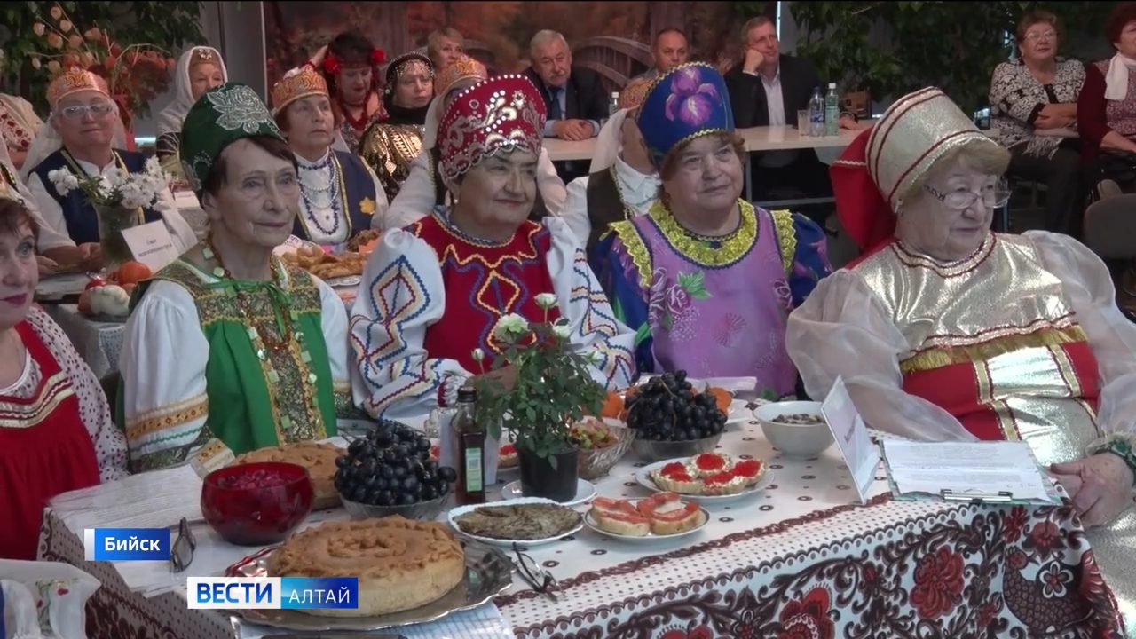 В Бийске завершился месячник пожилого человека: прошёл «Осенний переполох»