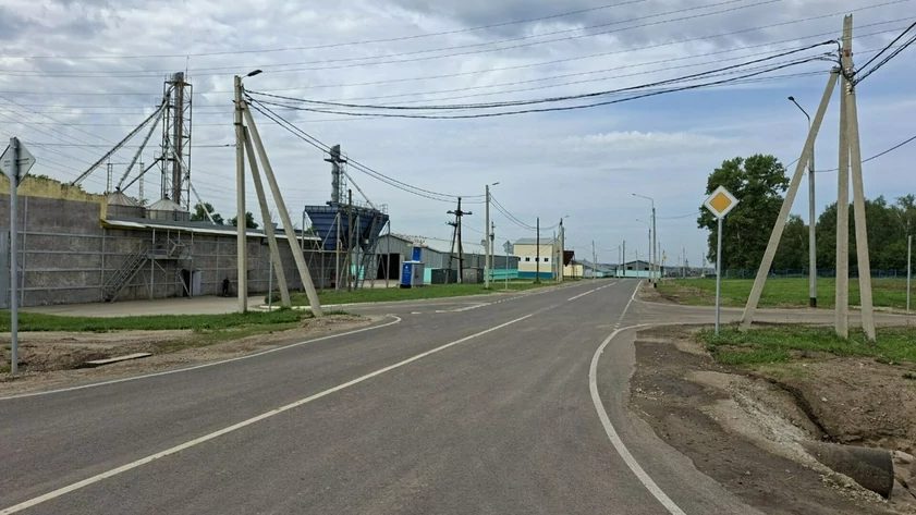 В Малахово построили асфальтовую дорогу к ферме АПК «Союз»