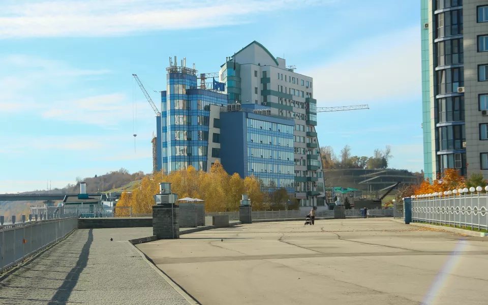 Барнаульцы жалуются на закрытую набережную у ЖК «Аквамарин»