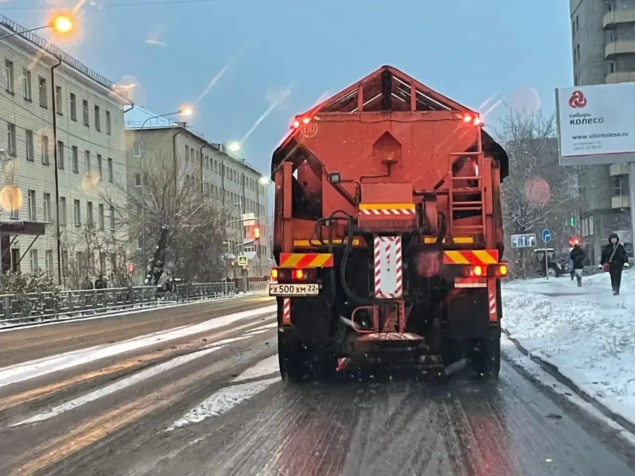 Дорожники Барнаула перешли на зимний режим работы
