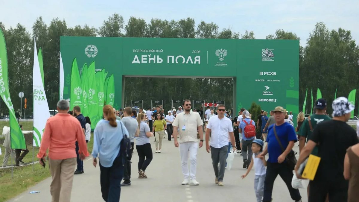 На Всероссийском дне поля в Алтайском крае развернулась выставка сельхозтехники и фестиваль русской кухни