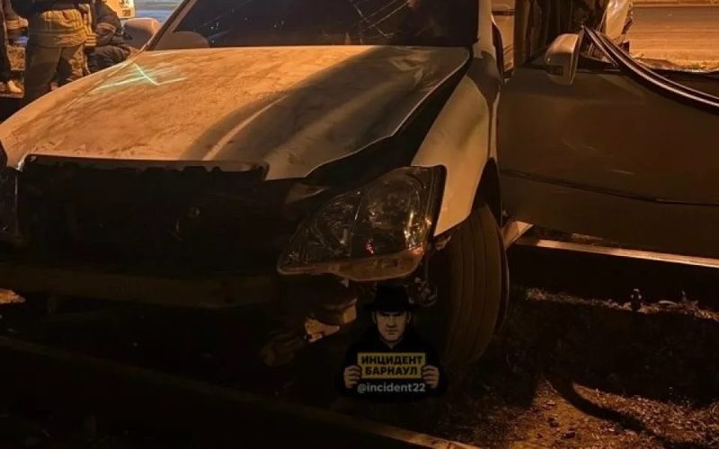 Две жертвы ночной аварии на проспекте Строителей в Барнауле