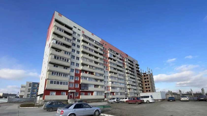 Недостроенный подъезд бийской многоэтажки выкупила барнаульская фирма за 27 млн рублей