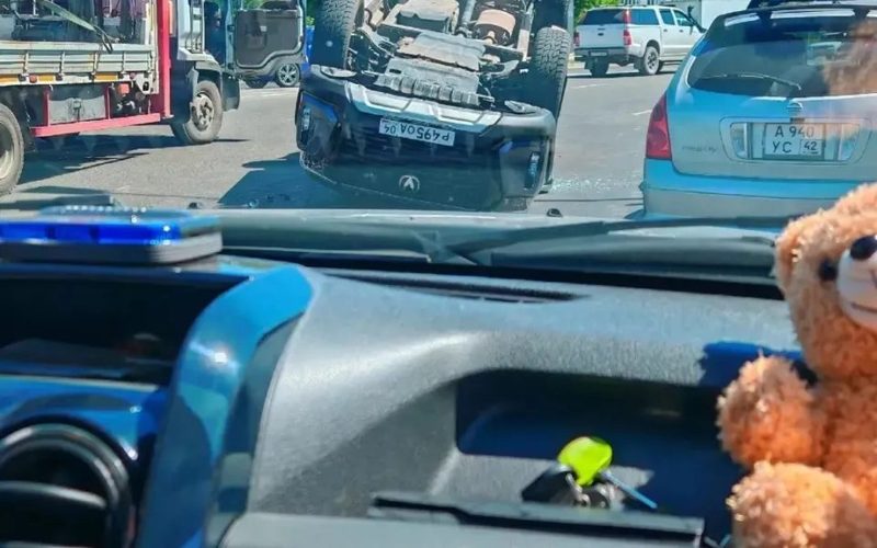 В Барнауле произошло ДТП с переворотом без пострадавших