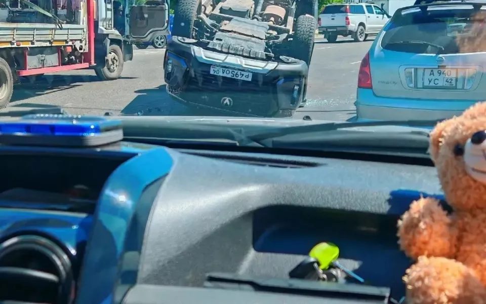 В Барнауле произошло ДТП с переворотом без пострадавших