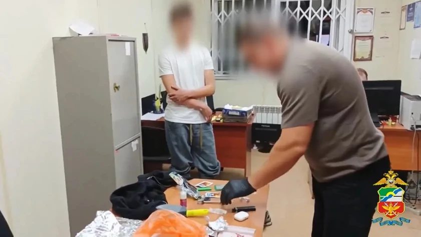 Молодого барнаульца задержали с наркотиками в Новосибирске