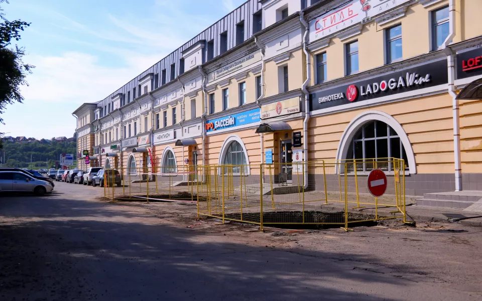 Плотина или дом наместника: под землей в Барнауле нашли деревянный сруб