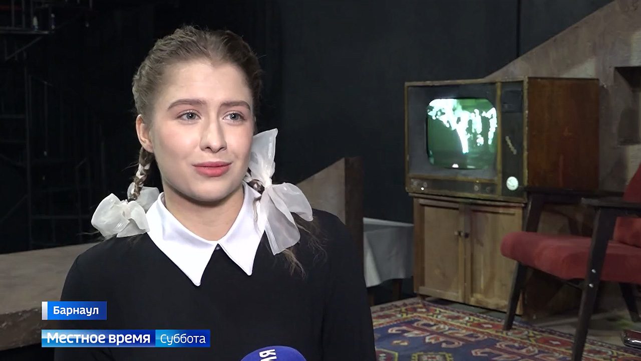 В Алтайском театре драмы зрители плакали на премьере спектакля «Про мою маму и про меня»