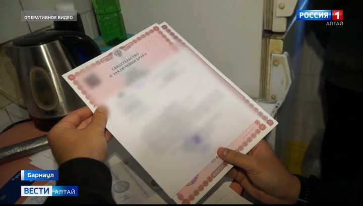 Банду фиктивных жён задержали в трёх регионах