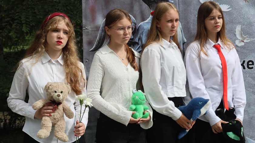 Барнаульцы почтили память детей, погибших в Донбассе
