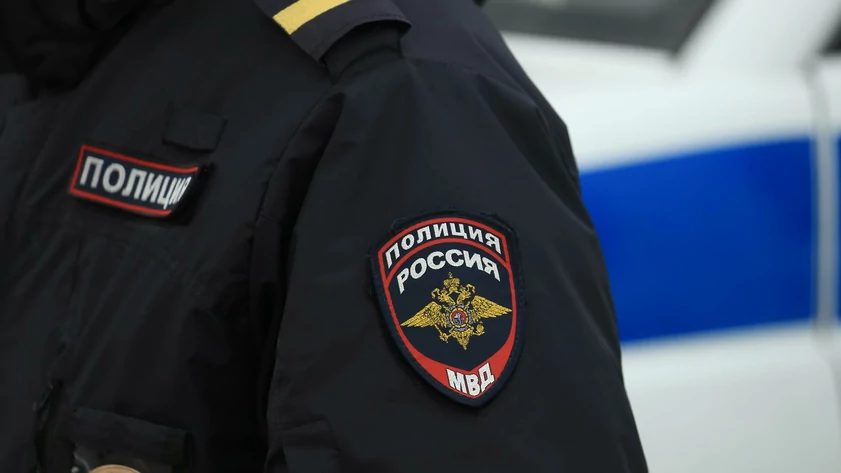 Курьера из Новосибирска задержали за помощь мошенникам в Барнауле